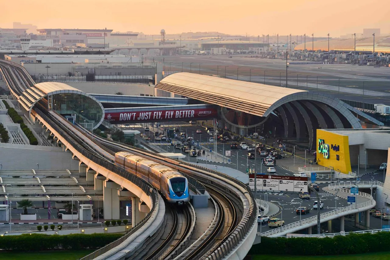 دبي تستعد لصيف مزدحم: أكثر من 3.4 مليون مسافر عبر مطار DXB في انطلاقة الموسم