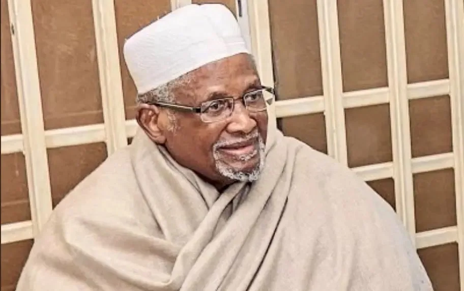 مراسم دفن رجل الأعمال النيجيري أمينو دانتاتا في المدينة المنورة