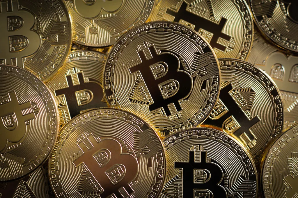 مجموعة من عملات البيتكوين الذهبية الرقمية