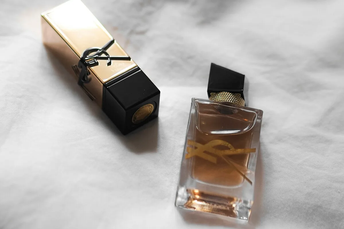 أكثر 7 عطور لاقت إعجاباً هذا العام بين الرجال والنساء