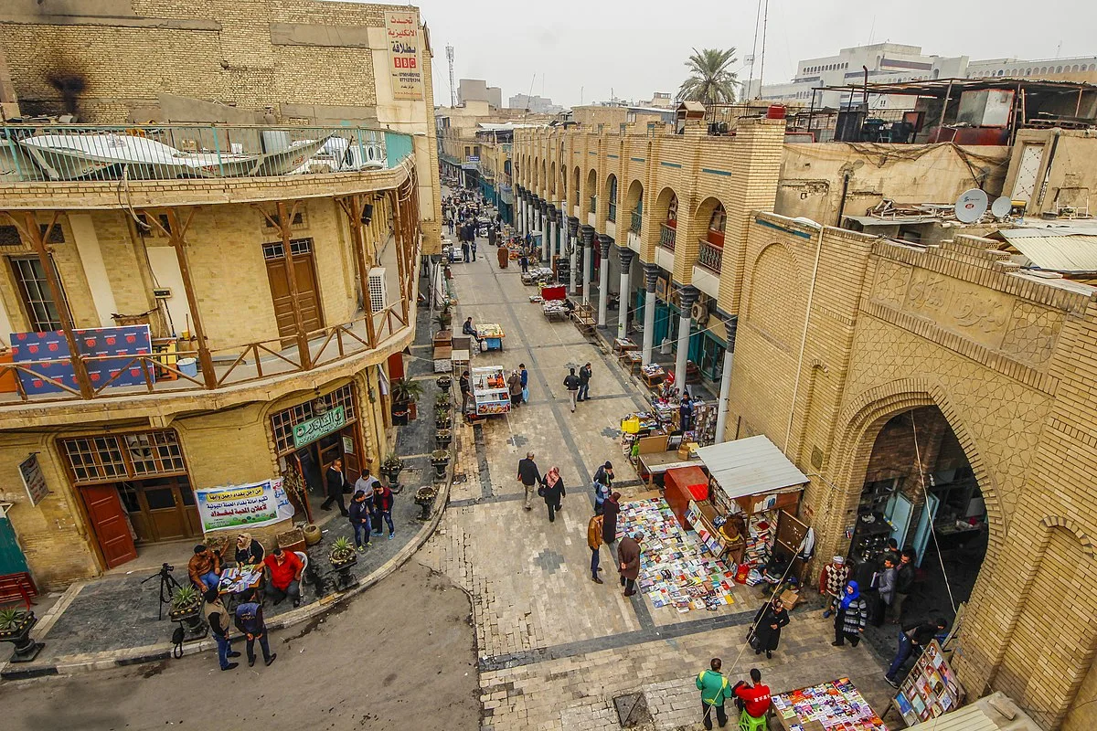 شارع المتنبي… قلب بغداد النابض