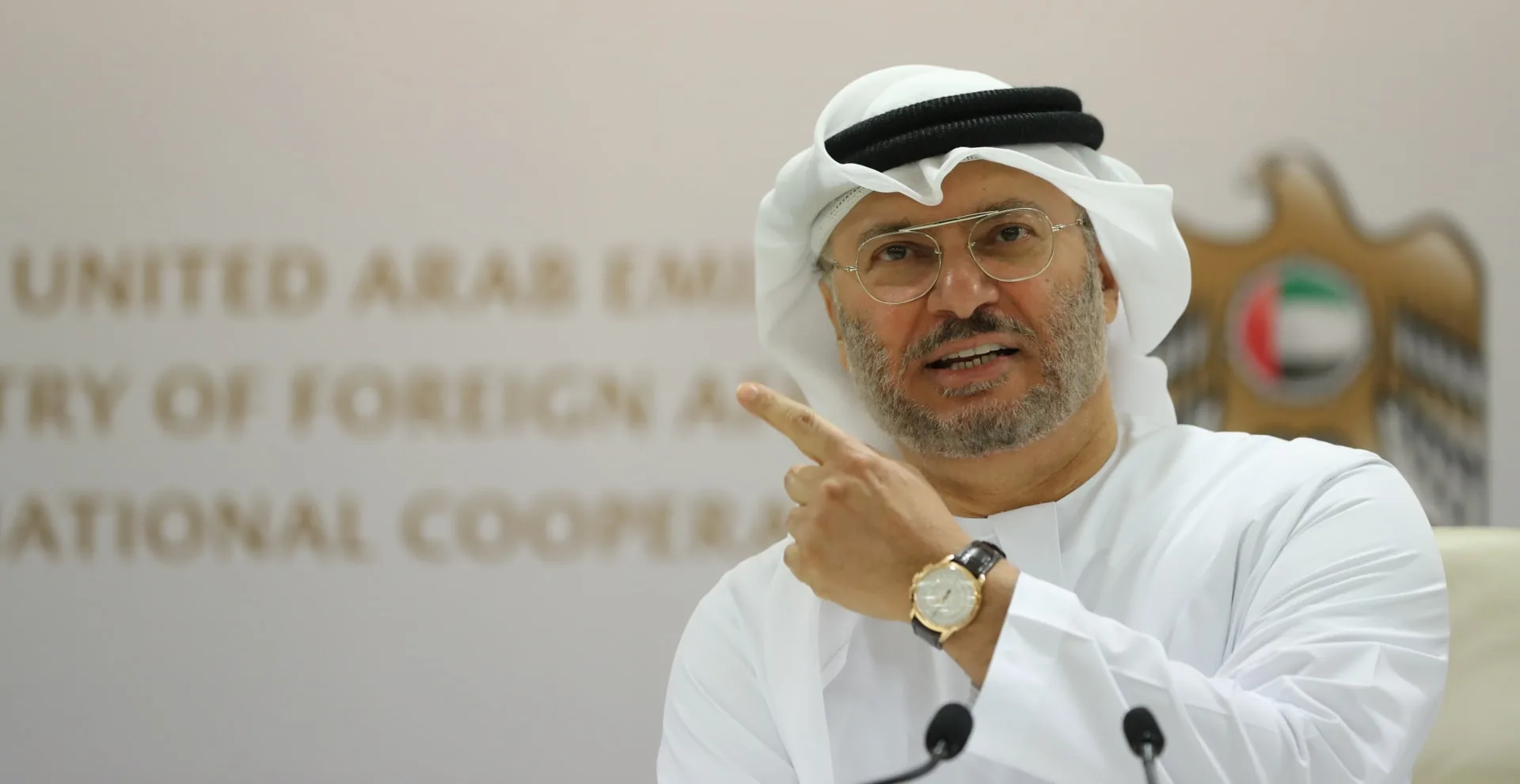 قرقاش يدعو لفتح صفحة جديدة: “الشرق الأوسط يجب أن يكون مركزًا للإلهام لا الأزمات