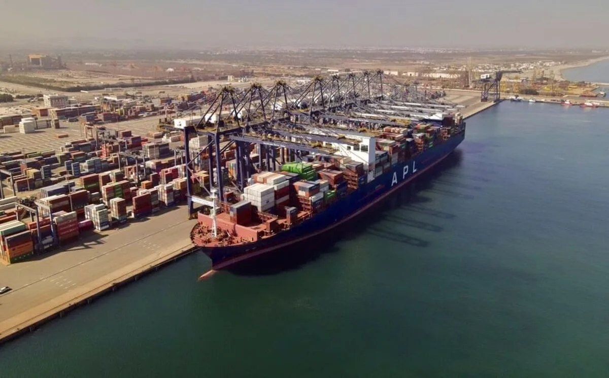 الاقتصاد العماني يحقق نمواً بنسبة 2.5%
