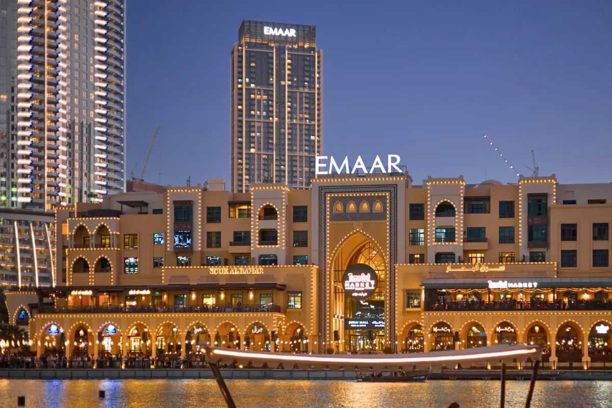 سهم إعمار العقارية يتجاوز حاجز 15 درهماً لأول مرة منذ فبراير 2006