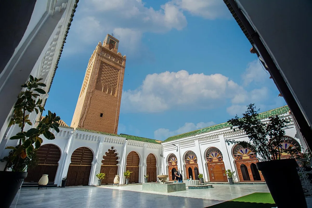 جريمة مروّعة في الجزائر: شاب يقتل عائلة كاملة ويحرق المنزل