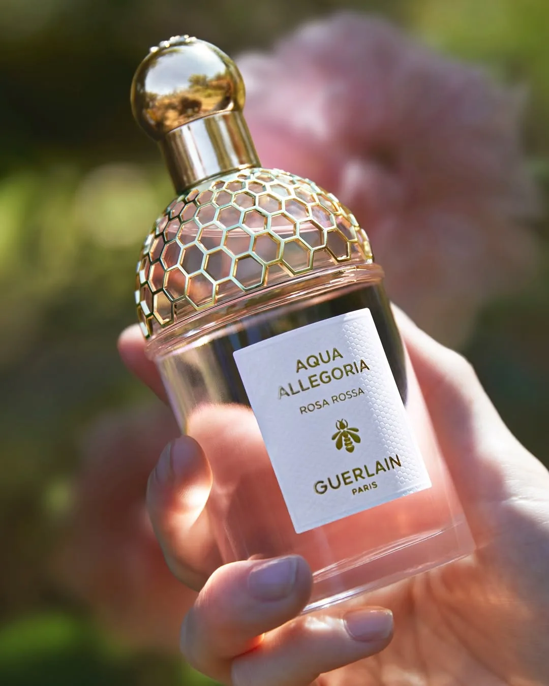 عطور صيف 2025 التي تنقلكِ إلى عالم الإجازات برشة واحدة