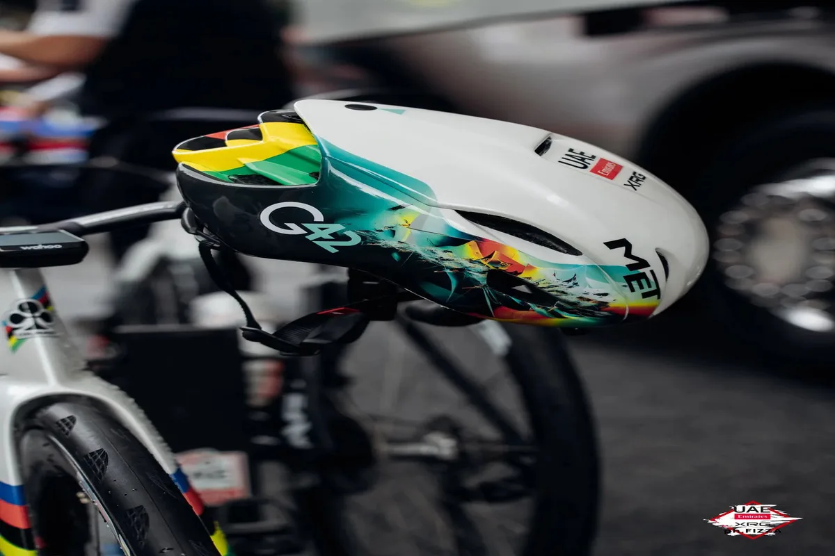 خوذة دراجات تعتمد على الذكاء الاصطناعي