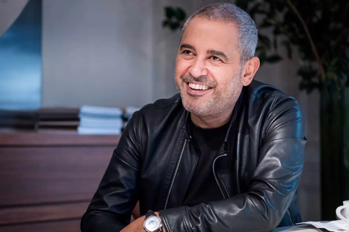 منحة دراسية برعاية إيلي صعب: فرصة ذهبية لعشاق تصميم الأزياء