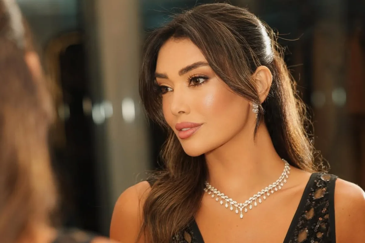 مفاجأة فستان إيلي صعب المزدوج تُشعل الجدل في زفاف زين وسيليو صعب