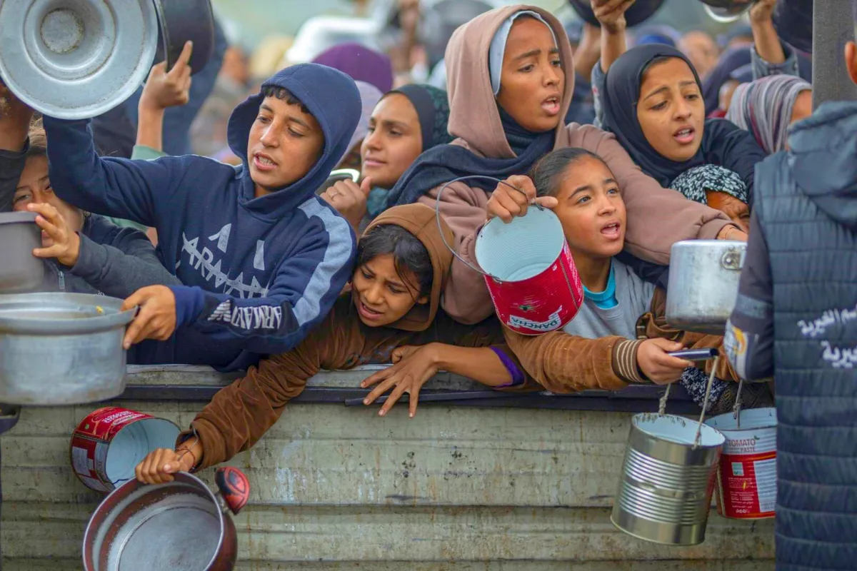 المجاعة بالأرقام: كيف يتضوّر أطفال غزة جوعاً والعالم يشيح بنظره