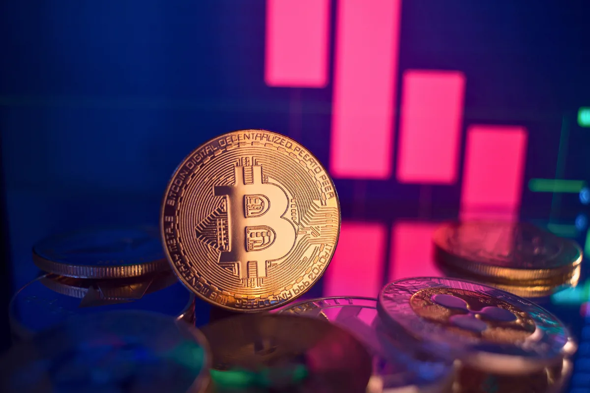 أسعار العملات الرقمية تتباين في التداول اليومي