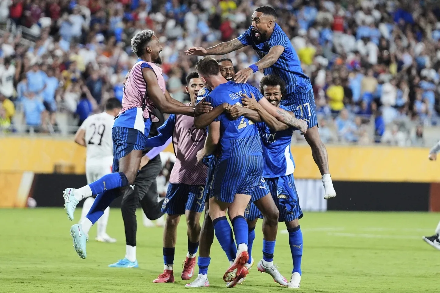 الهلال السعودي يُقصي مانشستر سيتي ويتأهل للدور المقبل