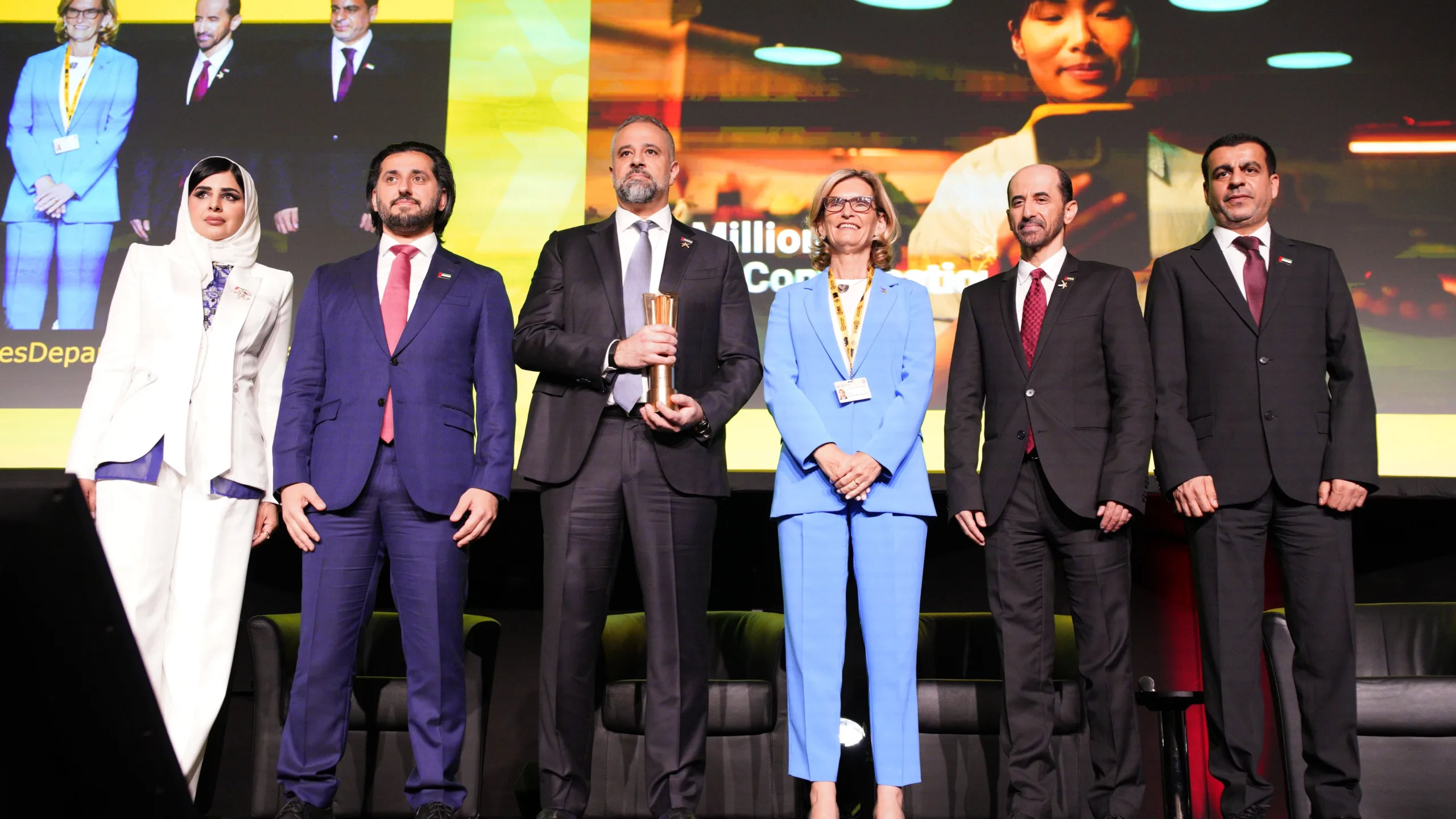 منصة ‘تم’ تحصد جائزة أفضل مشروع حكومي إلكتروني ضمن قمة مجتمع المعلومات 2025