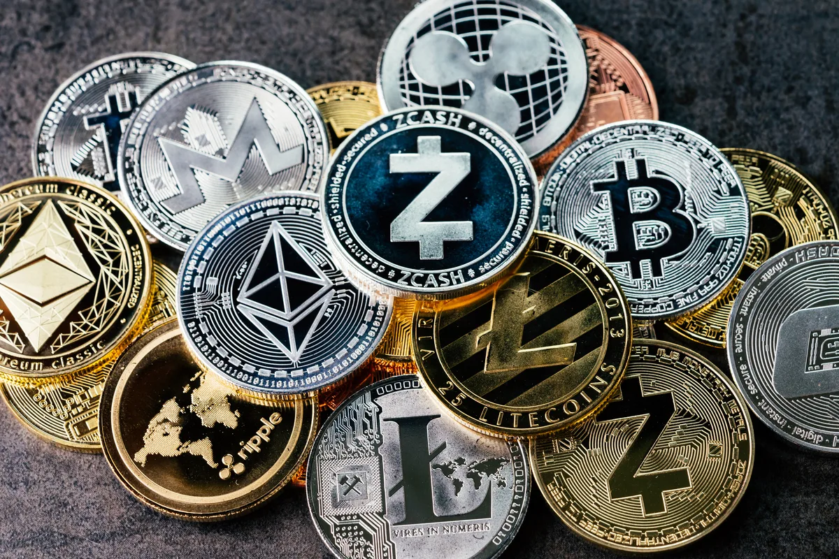 البيتكوين تحافظ على قوتها والإيثيريوم تسجل مكاسب طفيفة