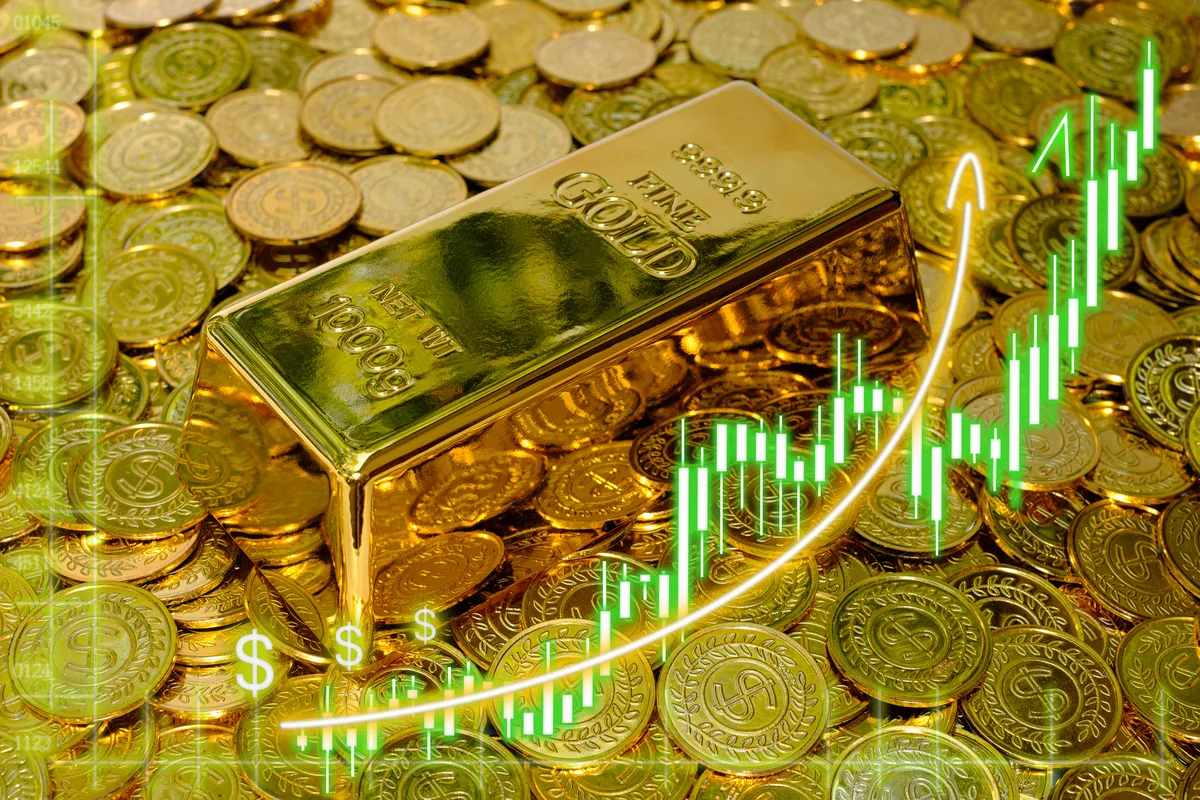 الذهب يتأرجح بين ضغوط الفائدة الأمريكية والتوترات الجمركية