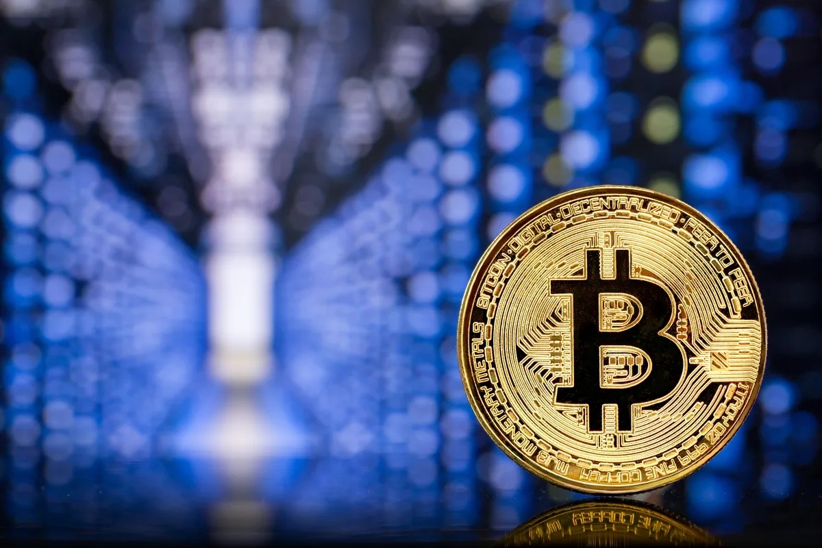 بيتكوين تخترق حاجز 120 ألف دولار للمرة الأولى في تاريخها وسط ترقب تشريعي