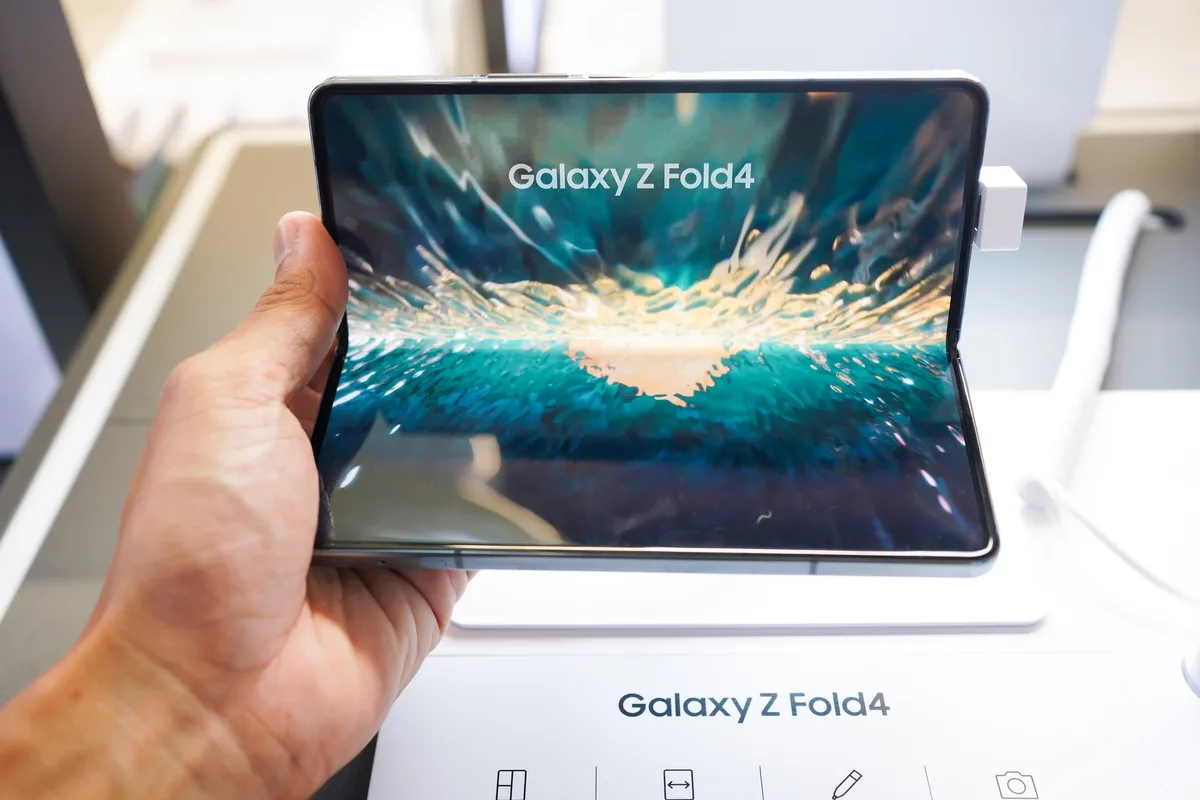 Galaxy Z Fold 7: سامسونغ تتفوق في تصميم الهواتف القابلة للطي وتحل أبرز التحديات