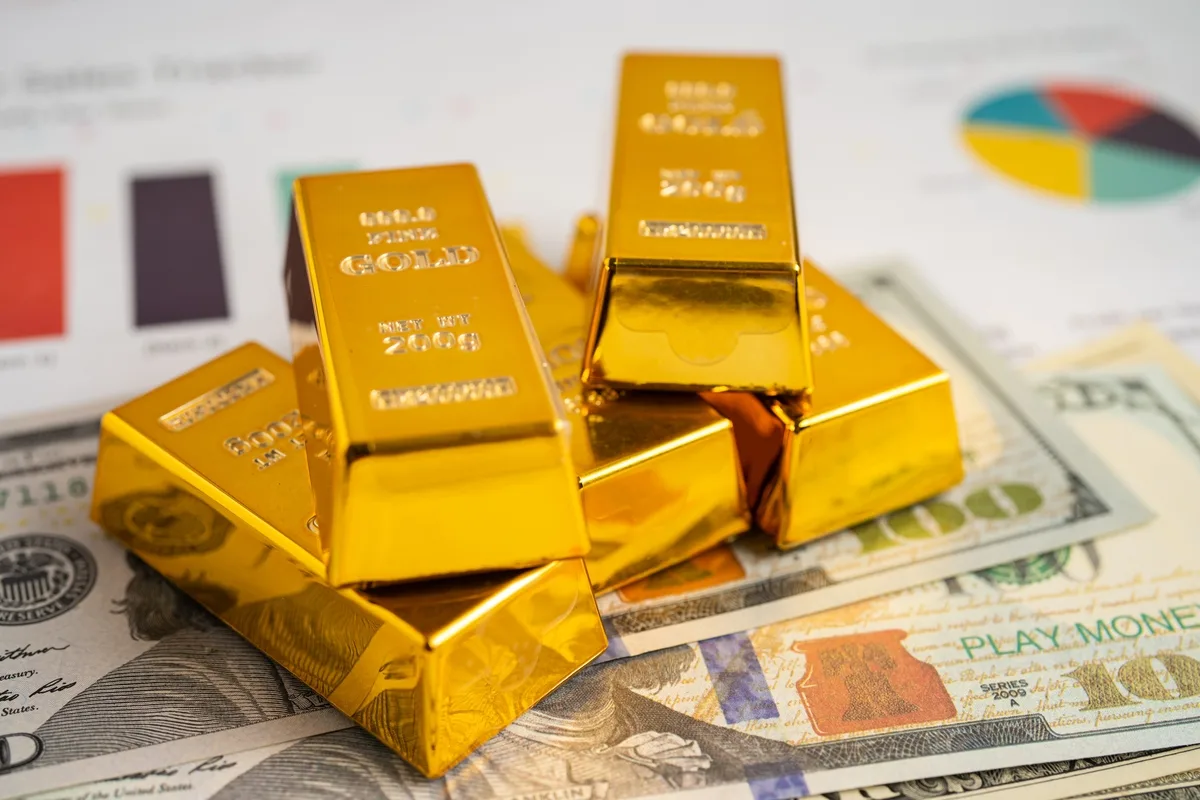 الذهب فوق 3300 دولار مع ترقب بيانات التضخم الأمريكية