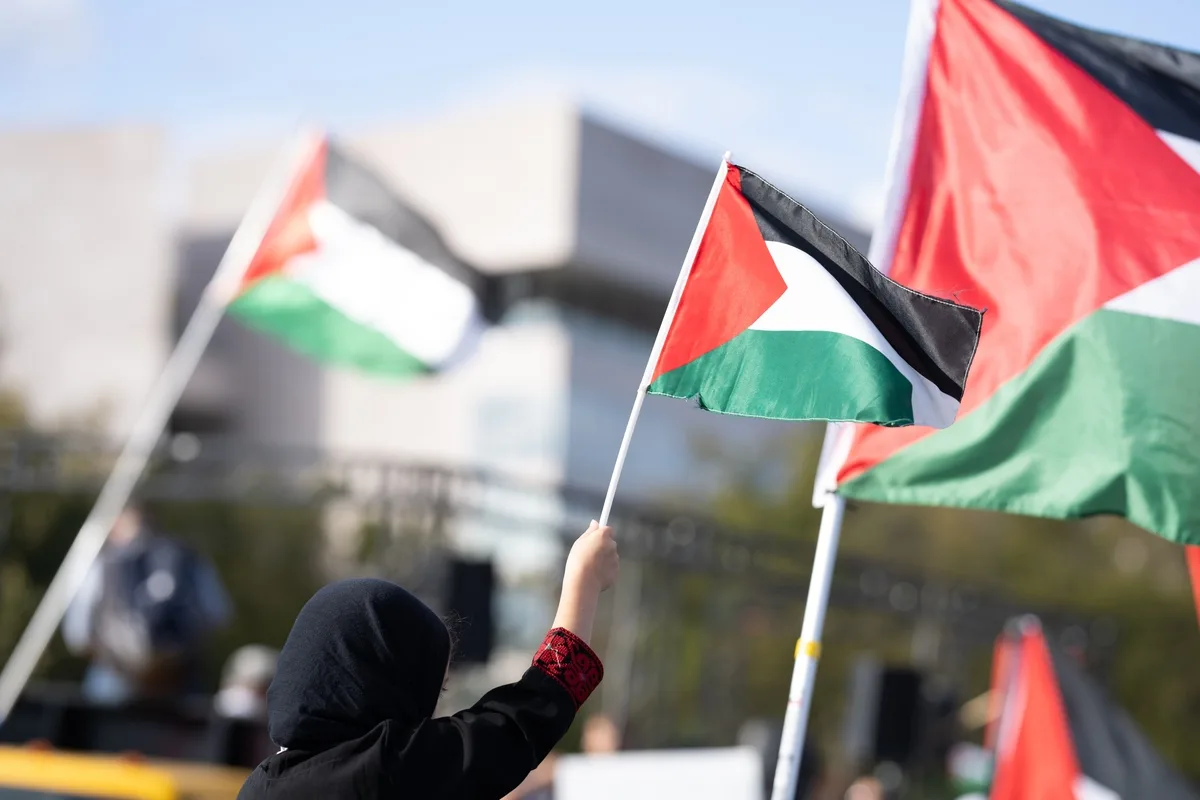 مصر تبدأ إرسال المساعدات إلى قطاع غزة عبر معبر رفح