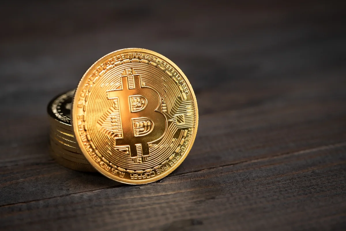 البيتكوين تكسر القمة التاريخية وتقترب من 119 ألف دولار