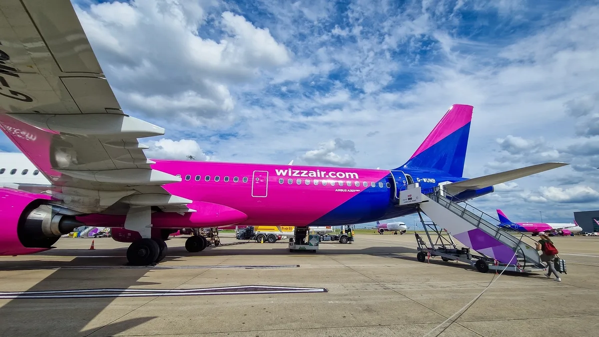 تذكرة محجوزة على ويز إير أبوظبي؟ إليك ما يجب معرفته بعد إعلان الإيقاف