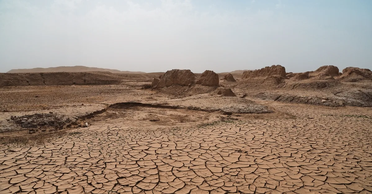 العراق يعلق الدوام الرسمي بسبب موجة حر تصل إلى 52 درجة