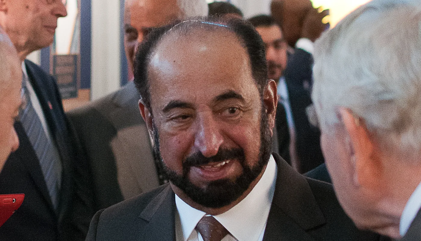 الشيخ سلطان القاسمي يخصص أراضي للمواطنين في مدينة خورفكان