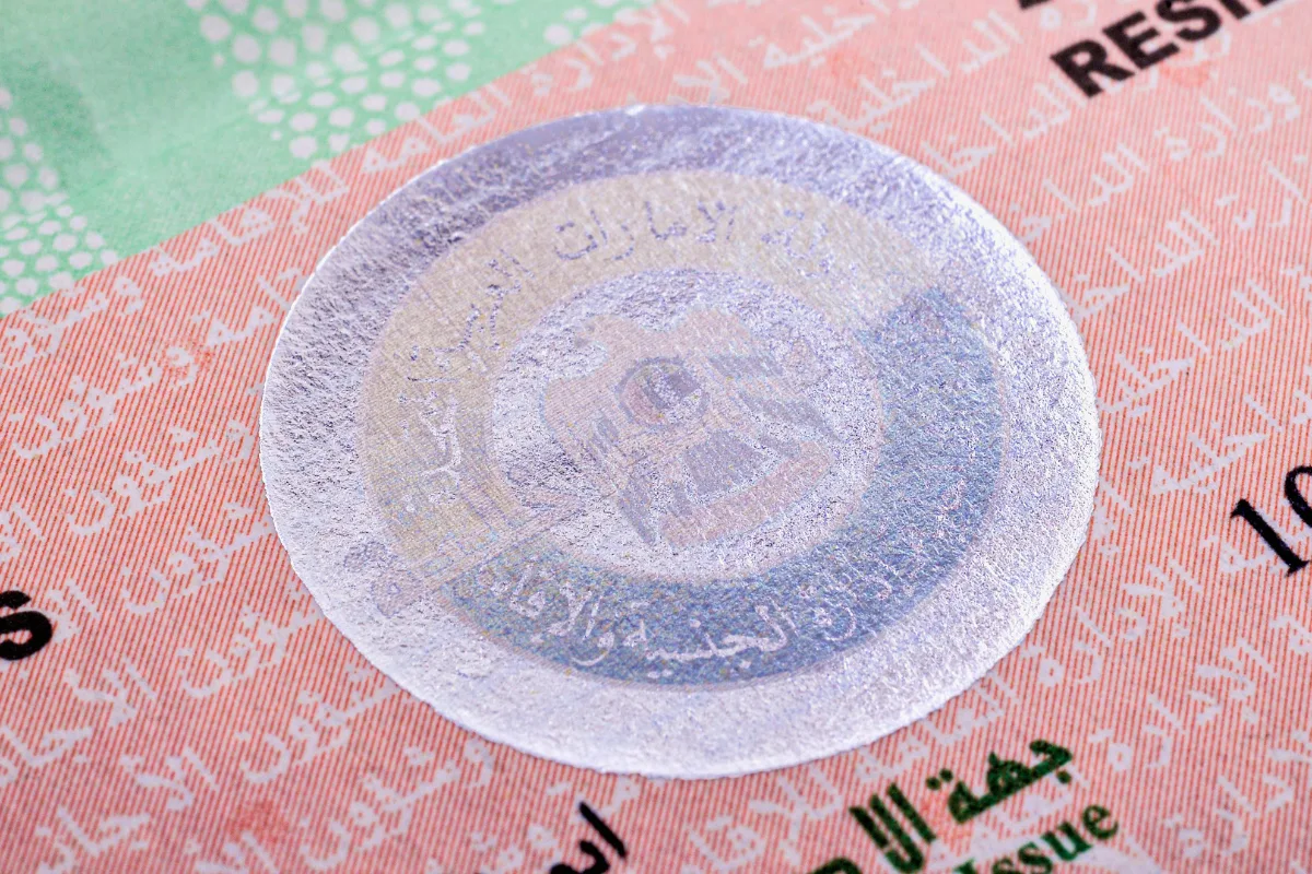 دبي تبدأ ربط مخالفات المرور بإجراءات الإقامة في مرحلة تجريبية