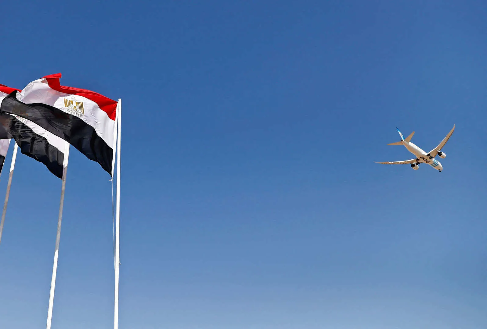 أمريكا وبريطانيا تغيران مستوى السفر لمصر.. والخارجية تصدر بيانا