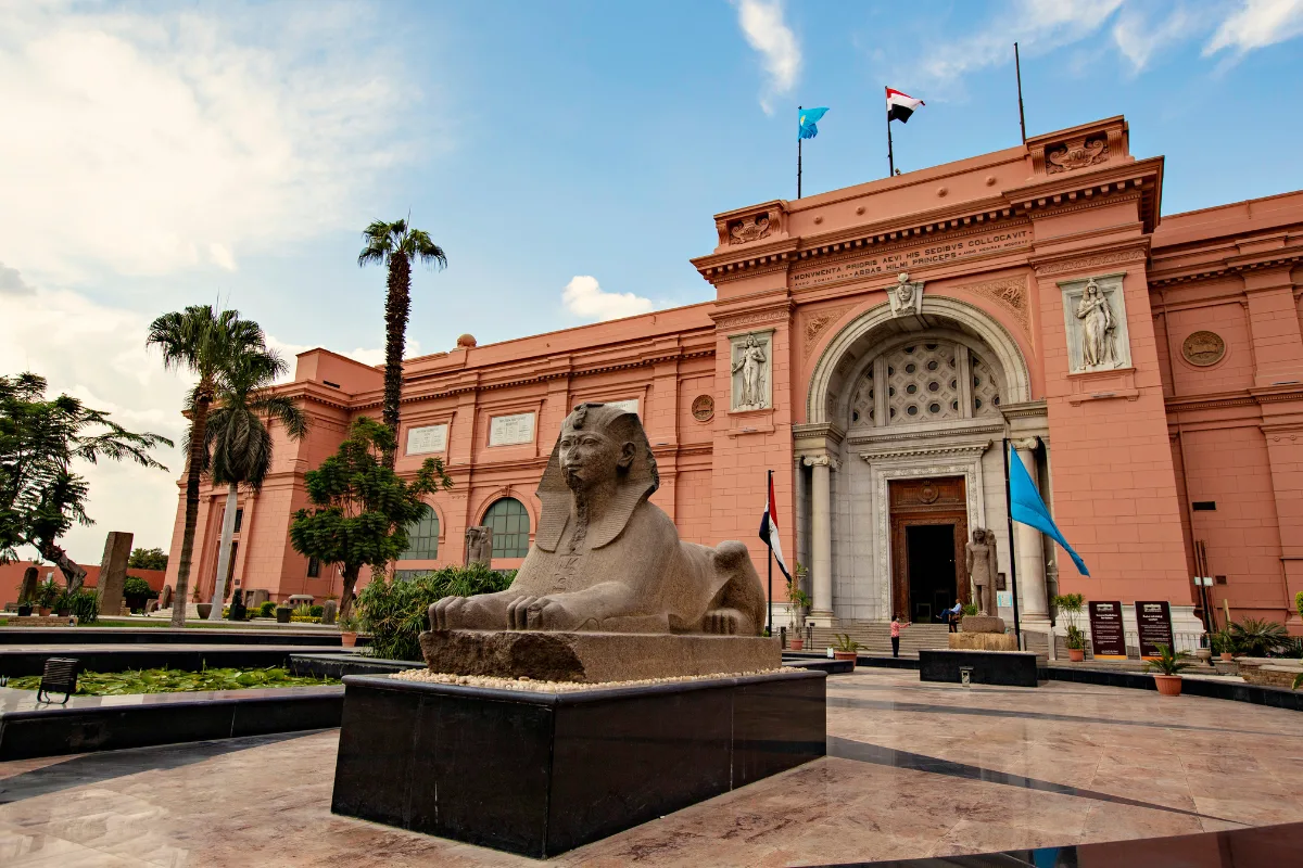 المتحف المصري يربط الدراسة بالممارسة ويقدِّم جولات مجانية في صيف ٢٠٢٥