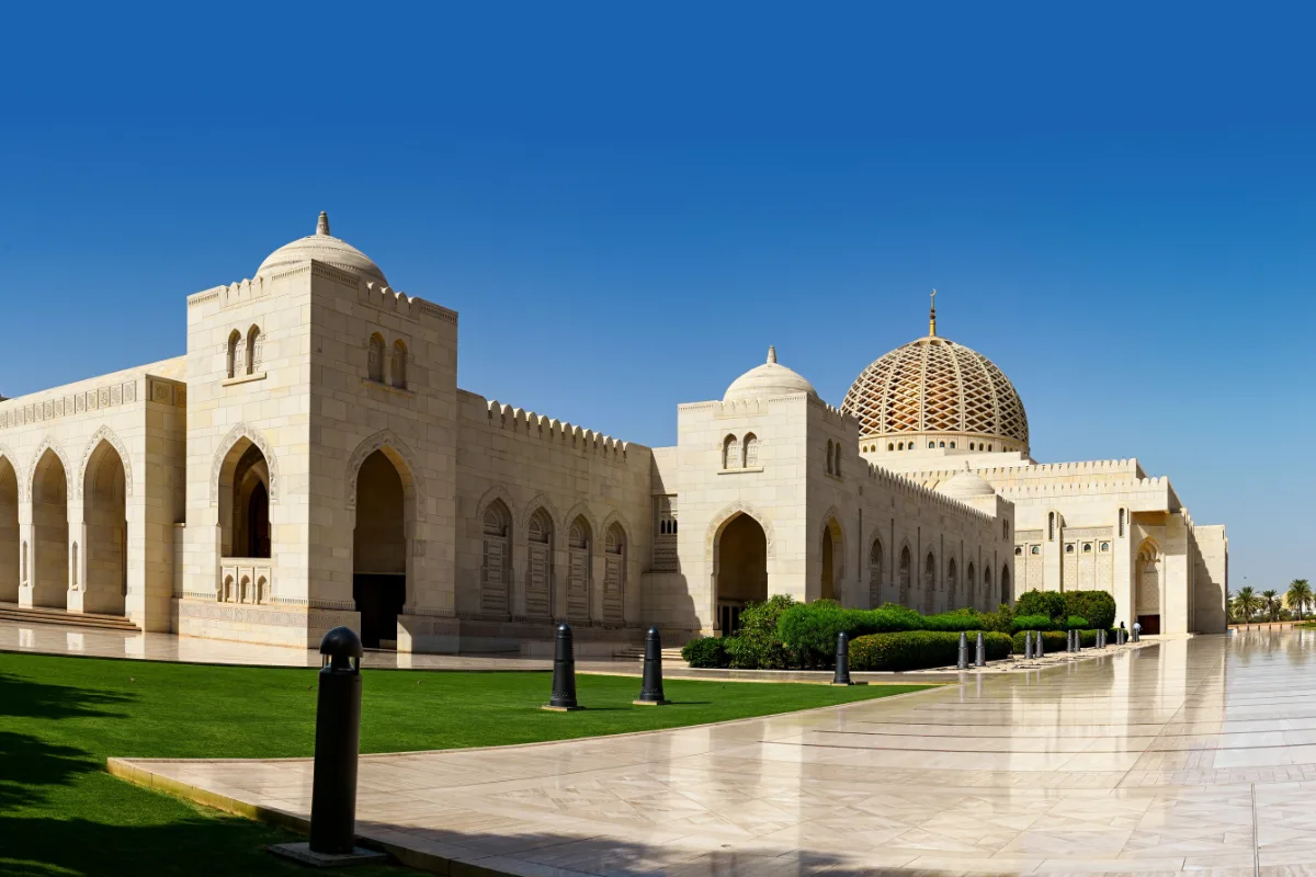 سلطنة عُمان تحقق فائضاً في الميزان التجاري بقيمة 2.4 مليار ريال عُماني