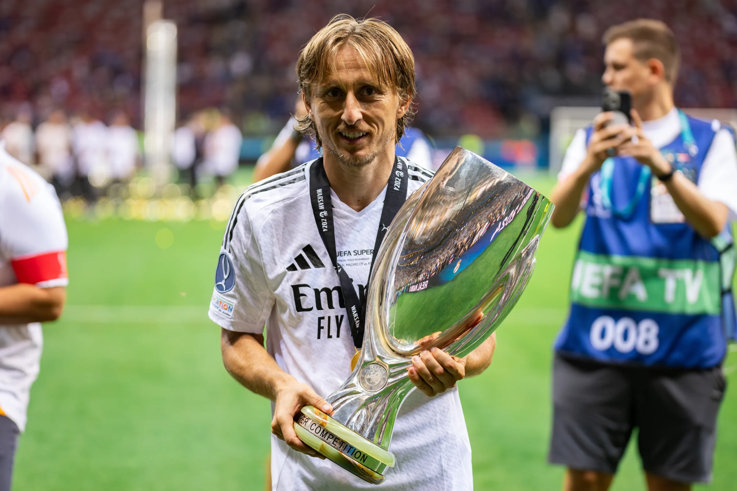 لوكا مودريتش في إيطاليا للتوقيع مع ميلان بعد 13 موسماً مع ريال مدريد