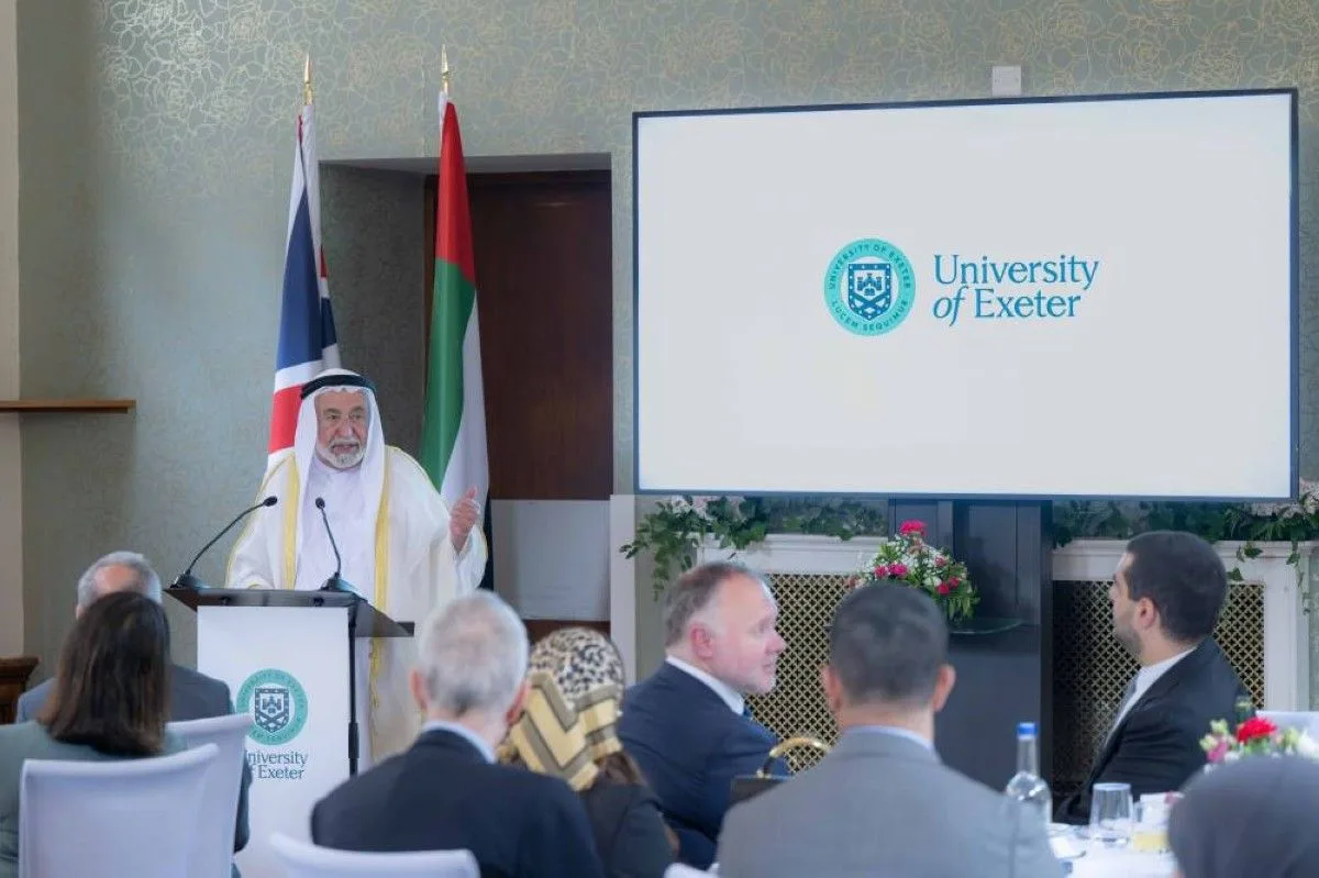 وسام الرئيس الفخري من جامعة إكستر للشيخ سلطان القاسمي