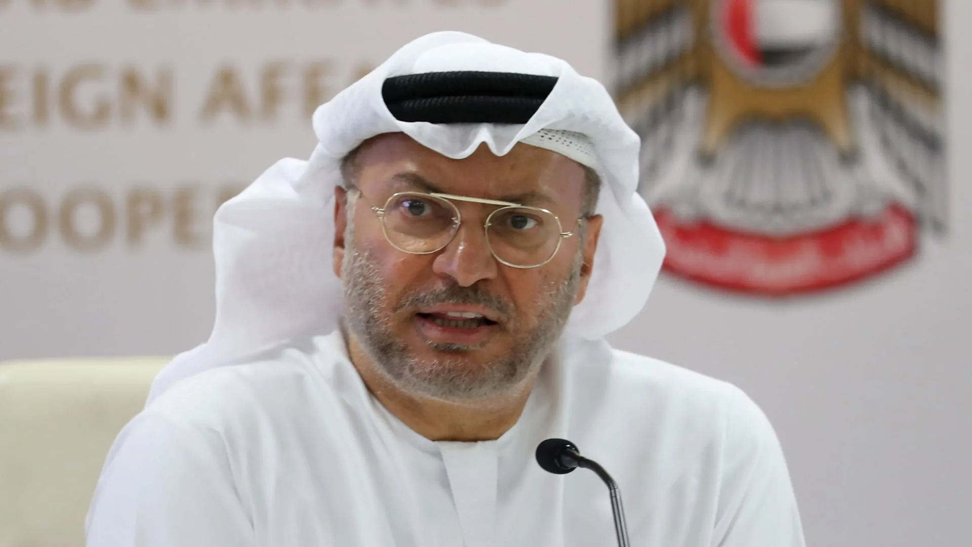 معالي الدكتور أنور قرقاش يتحدث عن المثابرة في العمل