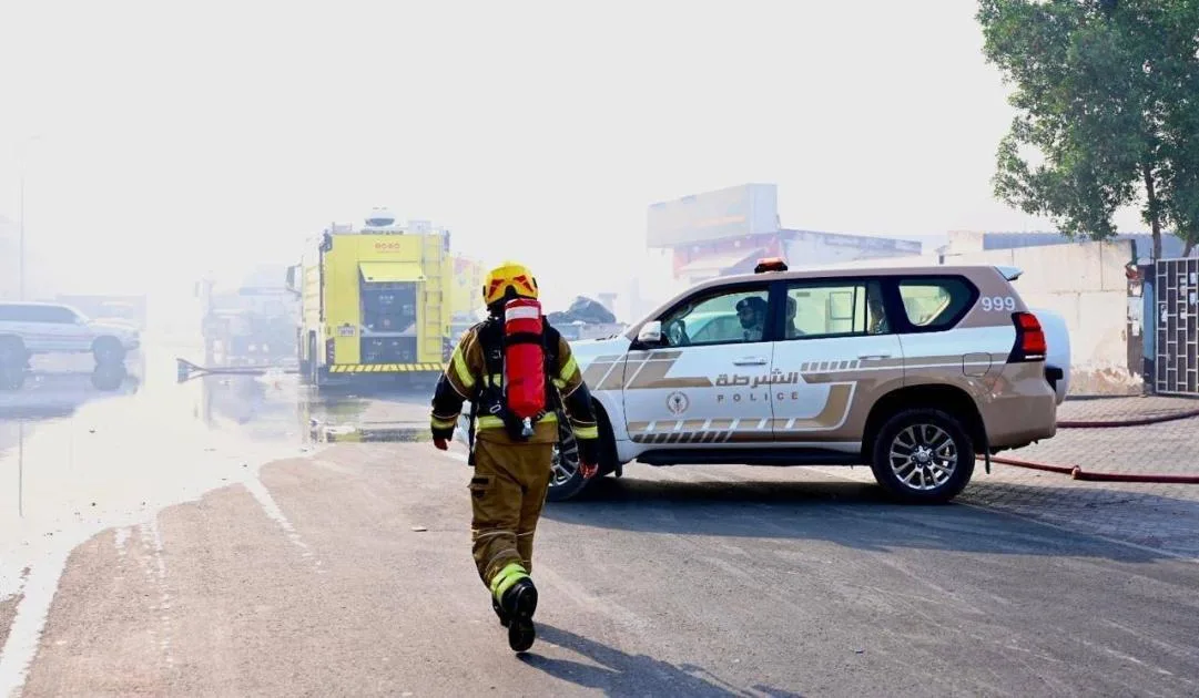 حريق في مبنى قيد الإنشاء بجزيرة ياس