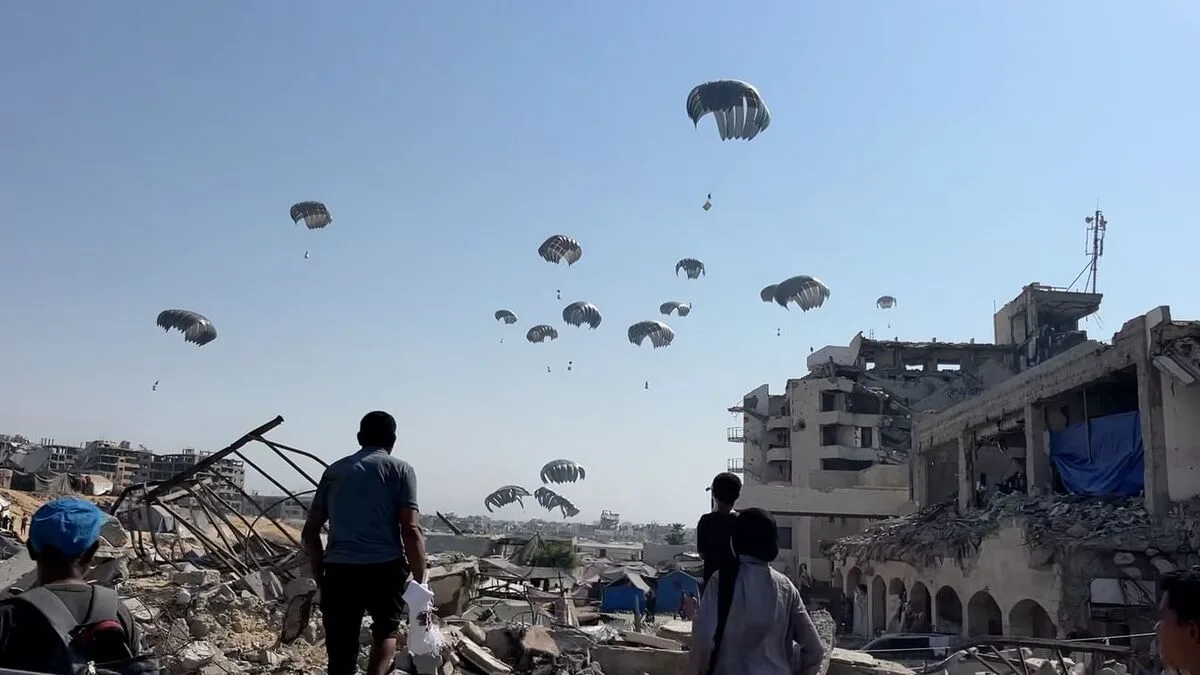 الإمارات تنفذ إنزالها الجوي الـ71 في غزة
