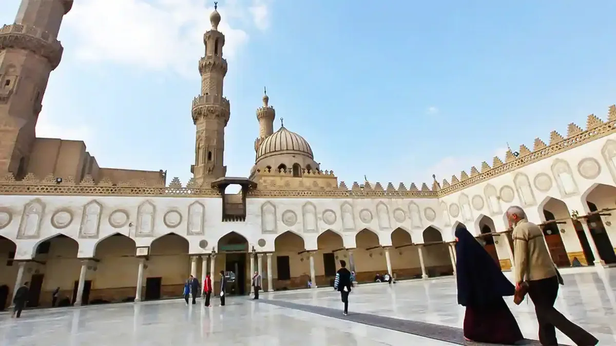مصر: جدل واسع على السوشيال ميديا بعد جلسة تصوير عروسين أمام القبلة في مسجد