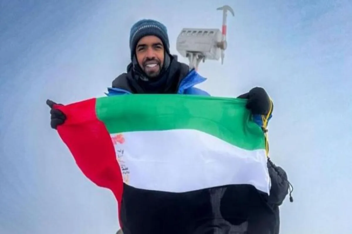 مغامر إماراتي يرفع علم بلاده على أعلى قمة في أوروبا