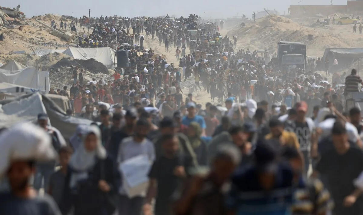 الإمارات تواصل جسرها الإنساني لغزة بتنفيذ الإنزال الجوي الـ68