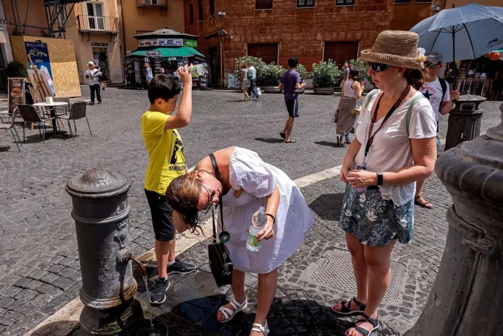 موجة حر تضرب إنجلترا.. تنبيه كهرماني وتحذيرات من الإجهاد الحراري