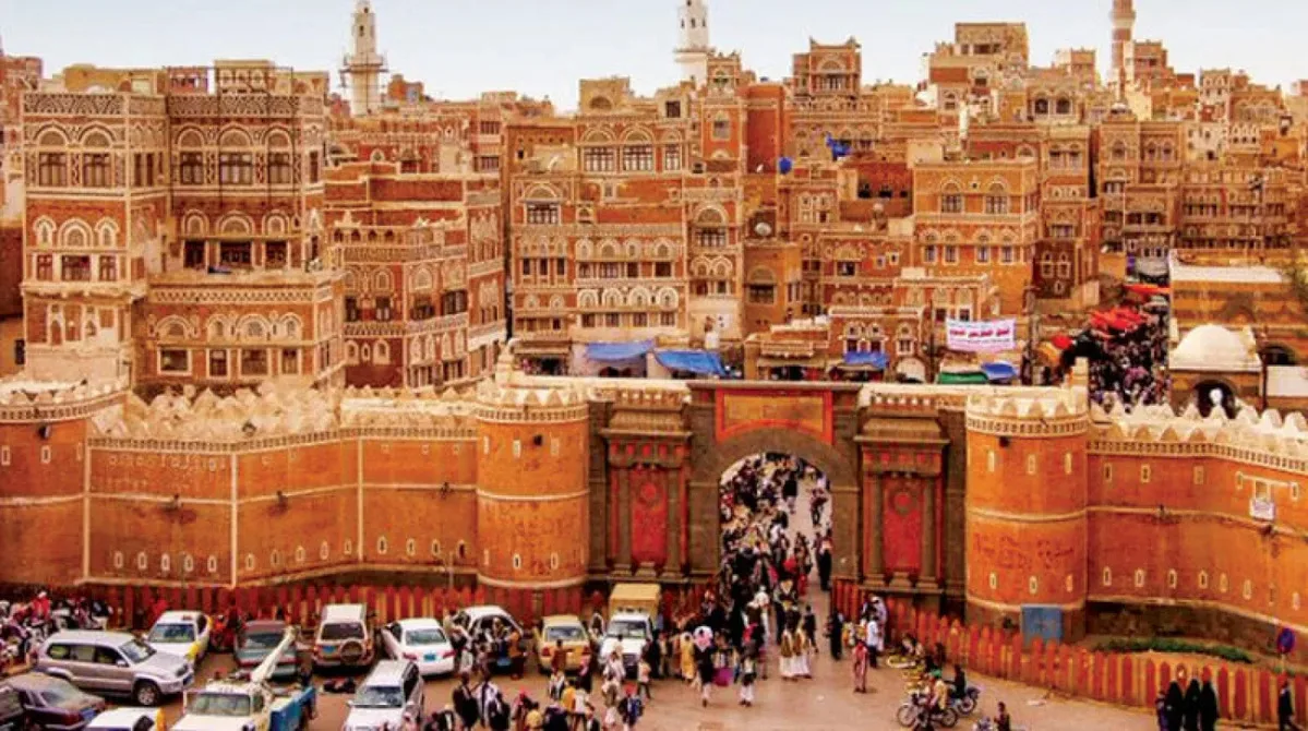 أمطار غزيرة تتسبب بأضرار واسعة للطرق والمنازل في العاصمة صنعاء وعدن