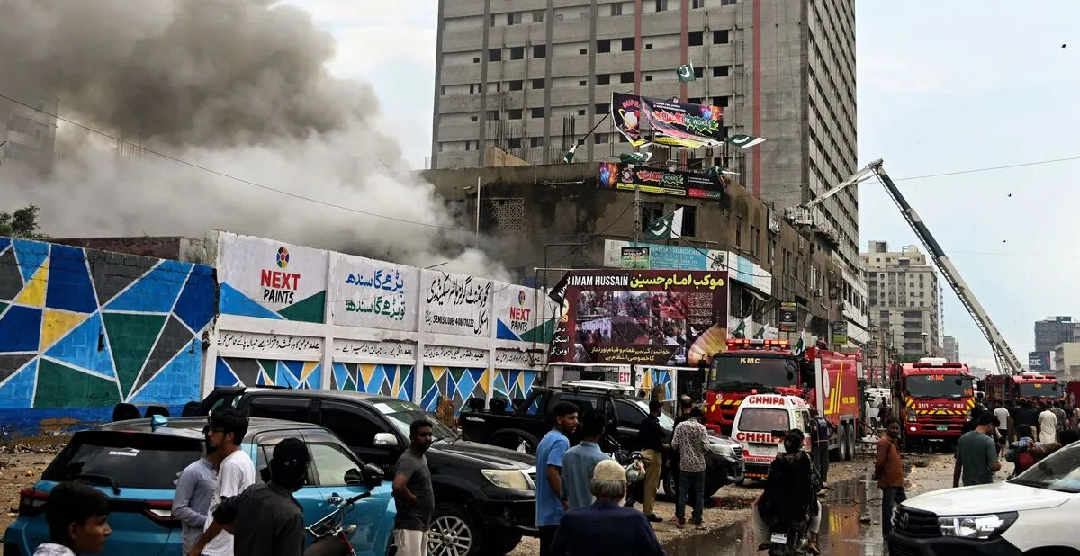 إصابة 25 شخصاً جراء انفجار ضخم في منشأة لتخزين الألعاب النارية بباكستان