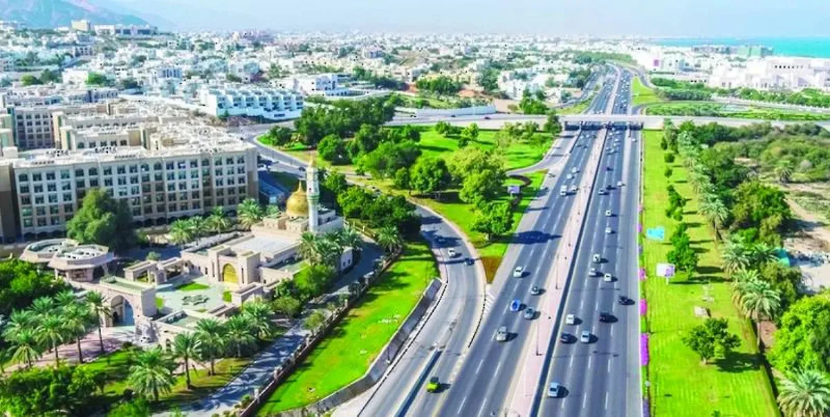 سلطنة عمان تلزم المركبات موديل 2027 بمعايير دولية جديدة للسلامة والبيئة
