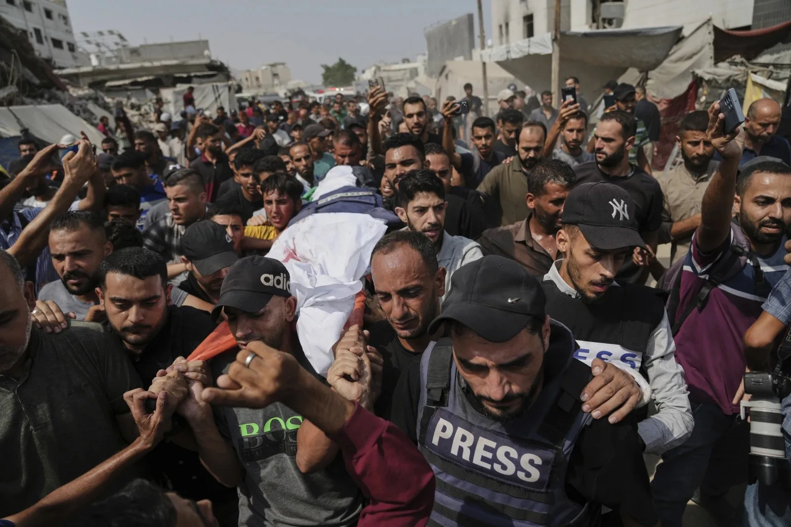 189 صحفياً قتلوا في حرب غزة، عانوا من الجوع والحزن