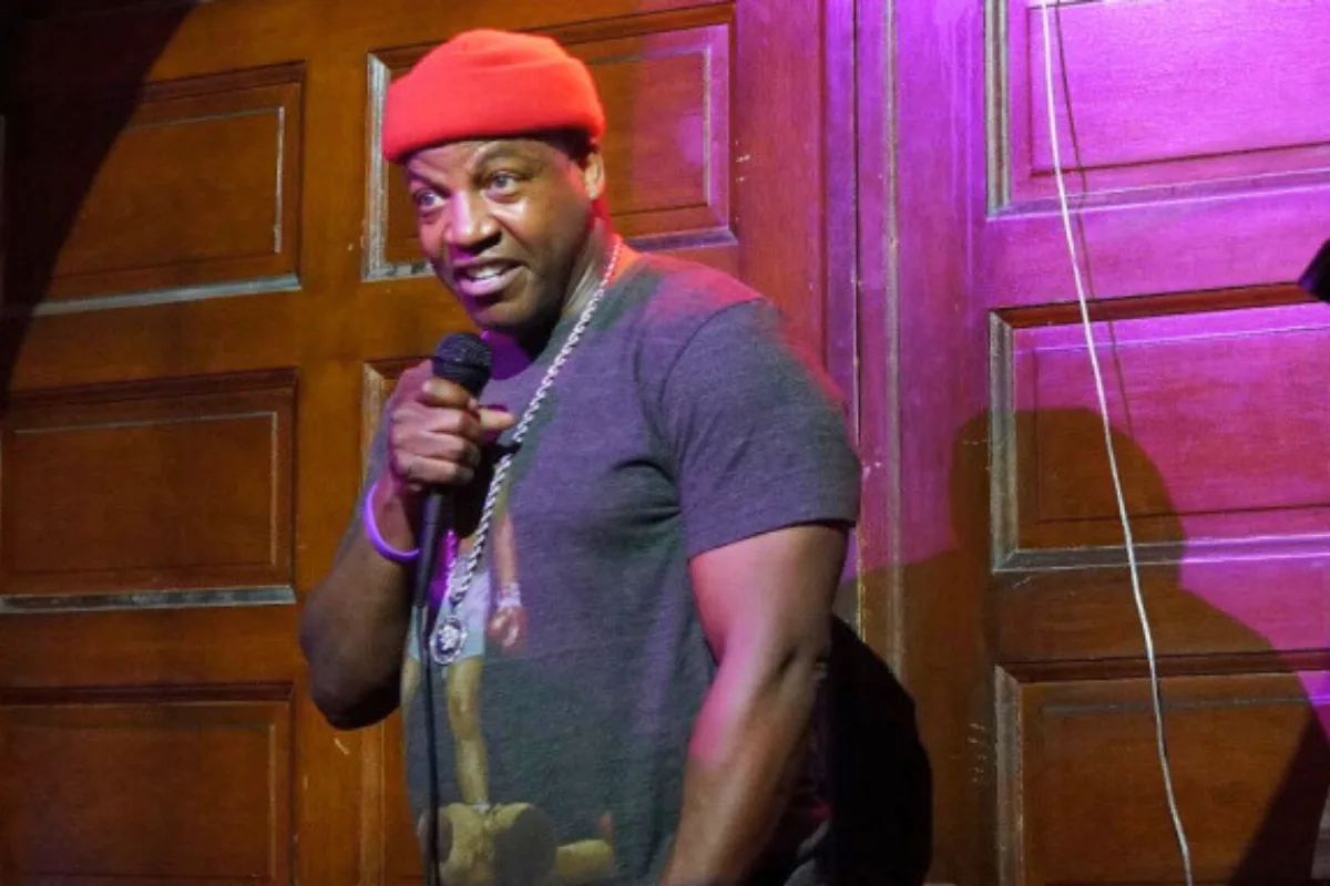 وفاة الكوميدي "ريجينالد كارول" بعد حادث إطلاق نار