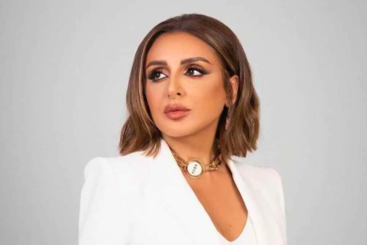أنغام تستكمل شفائها وتعود من ألمانيا إلى مصر