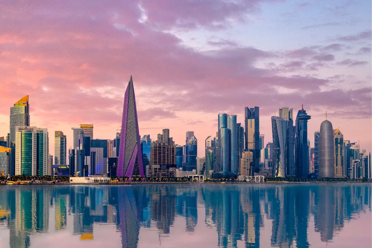 قطر تُلزم المحال التجارية بالإغلاق ساعة ونصف أثناء صلاة الجمعة