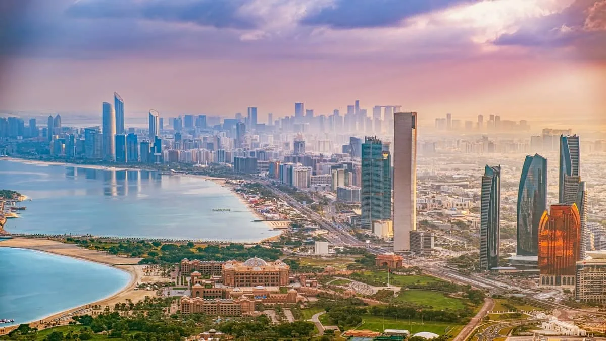 شرطة أبوظبي تنفي تغيير السرعات على شارع نهيان الأول
