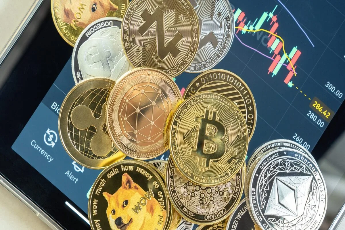 أسعار العملات الرقمية اليوم الأحد: بيتكوين عند 114,913 دولار وإيثر ترتفع