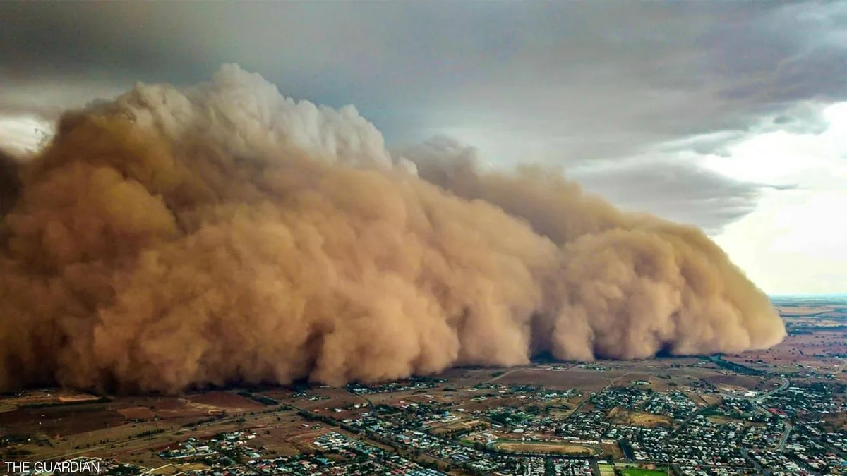جدار غبار يغطي سماء فينيكس